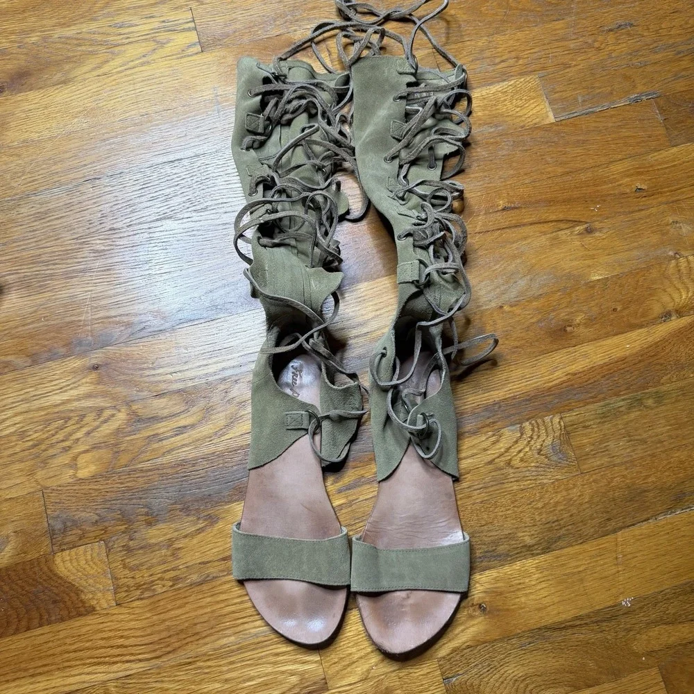 Free People Suede Tall Gladiator Sandals Womens Sz 40 9.5 US Taupe Lace Up